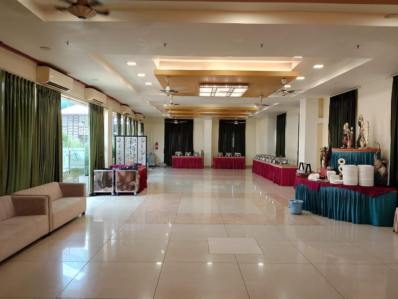 Hotel Pushpak Bhubaneswar Eksteriør billede