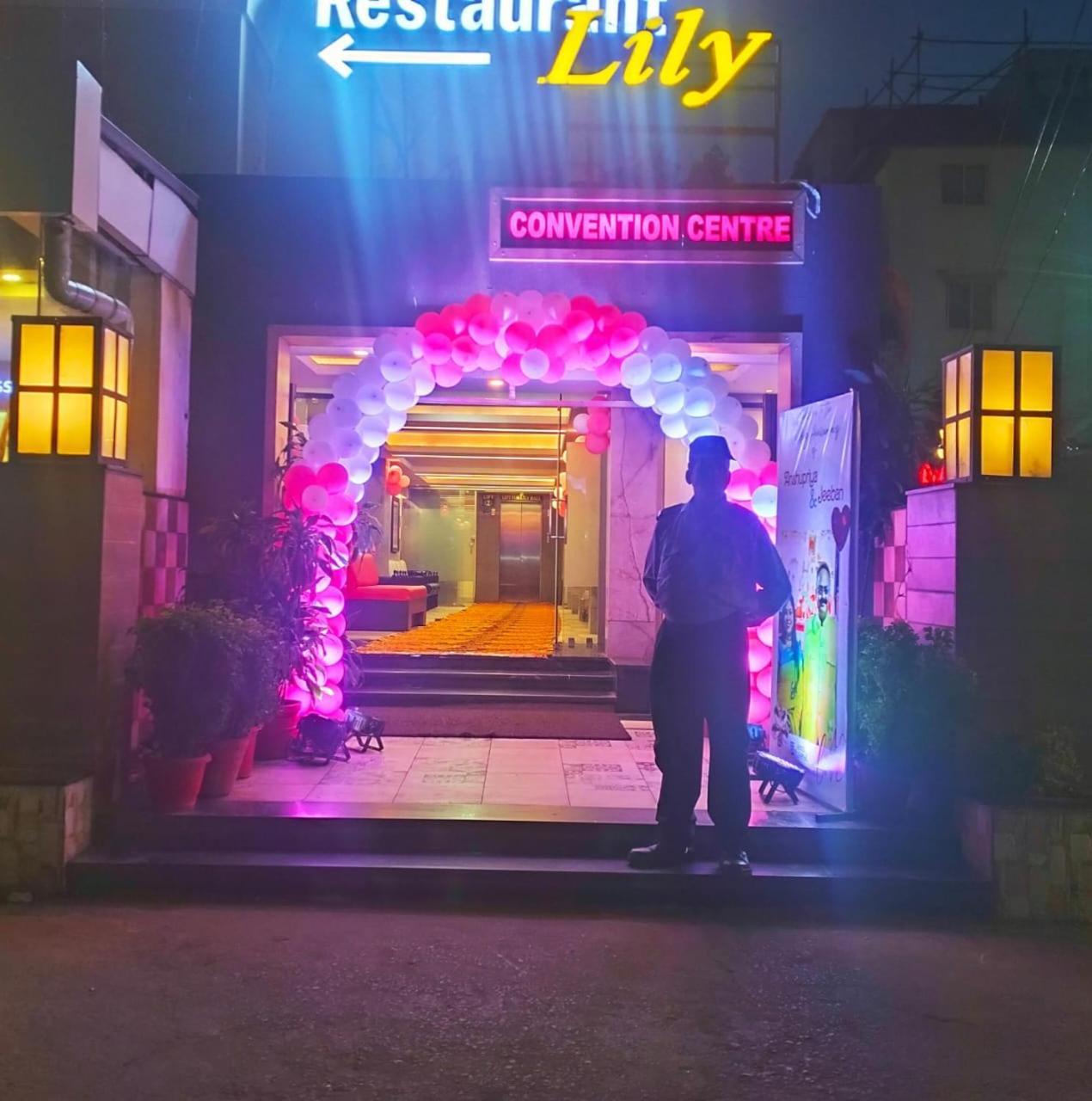 Hotel Pushpak Bhubaneswar Eksteriør billede