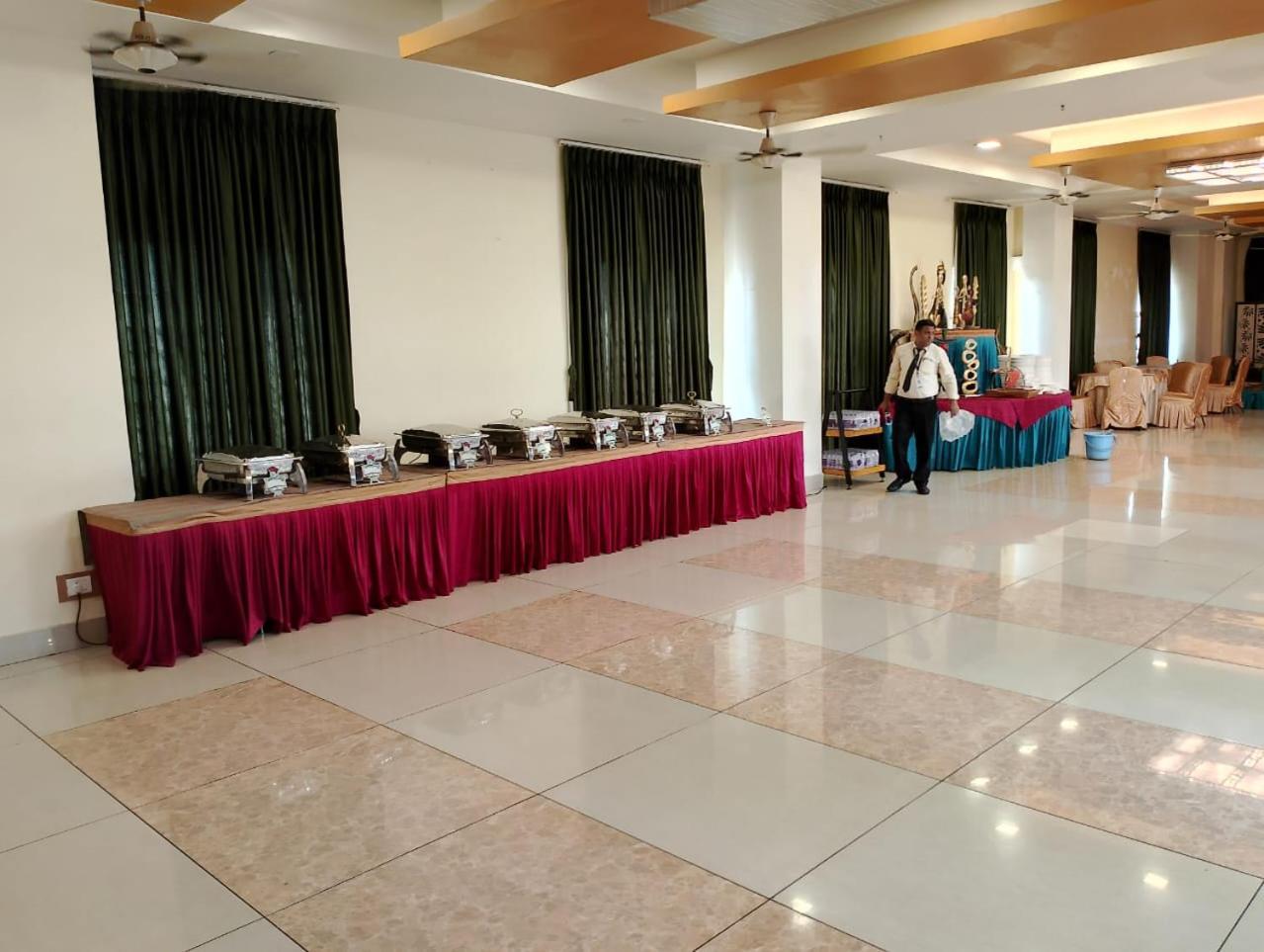 Hotel Pushpak Bhubaneswar Eksteriør billede