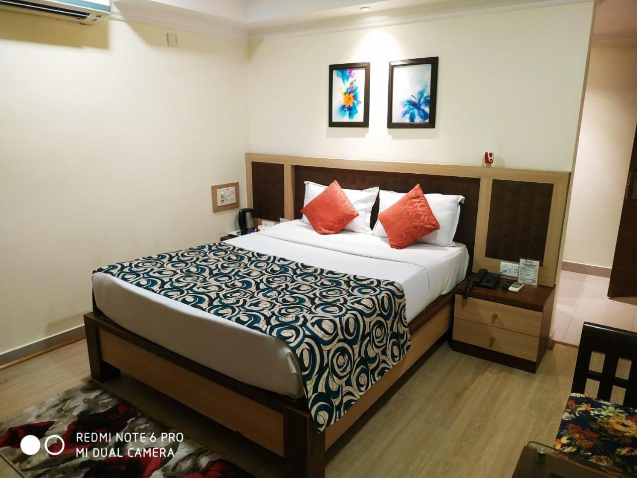 Hotel Pushpak Bhubaneswar Eksteriør billede