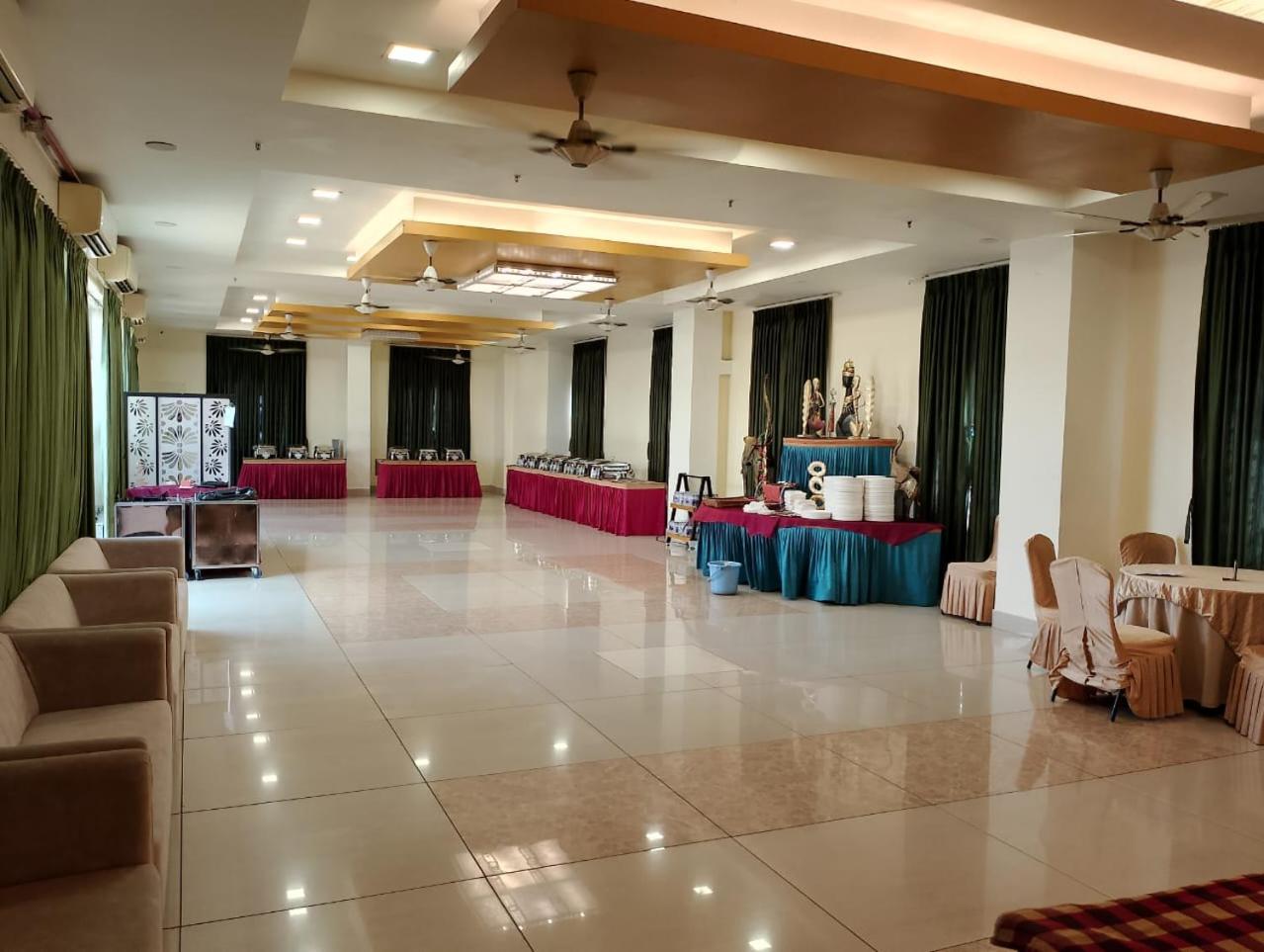 Hotel Pushpak Bhubaneswar Eksteriør billede