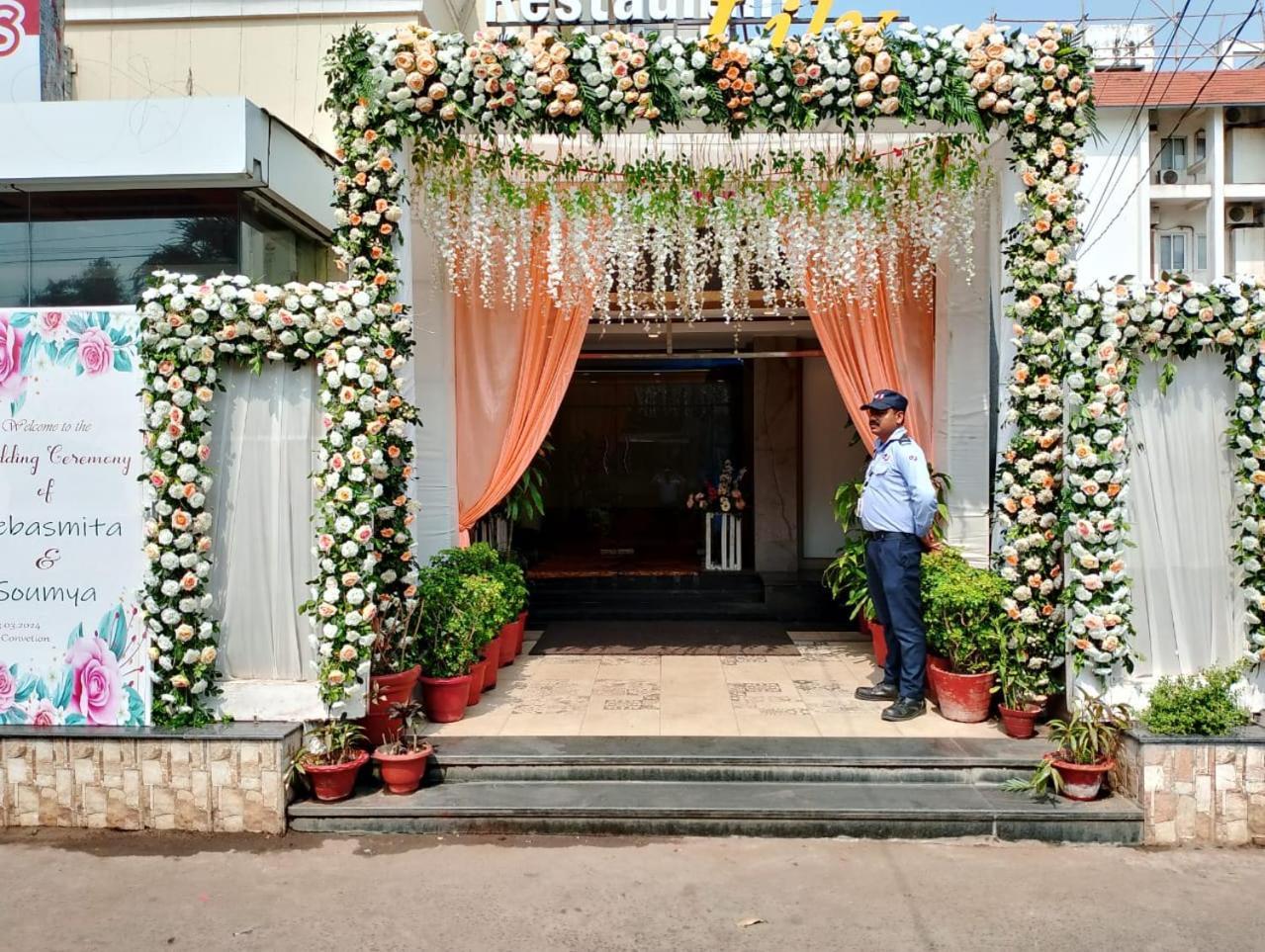 Hotel Pushpak Bhubaneswar Eksteriør billede