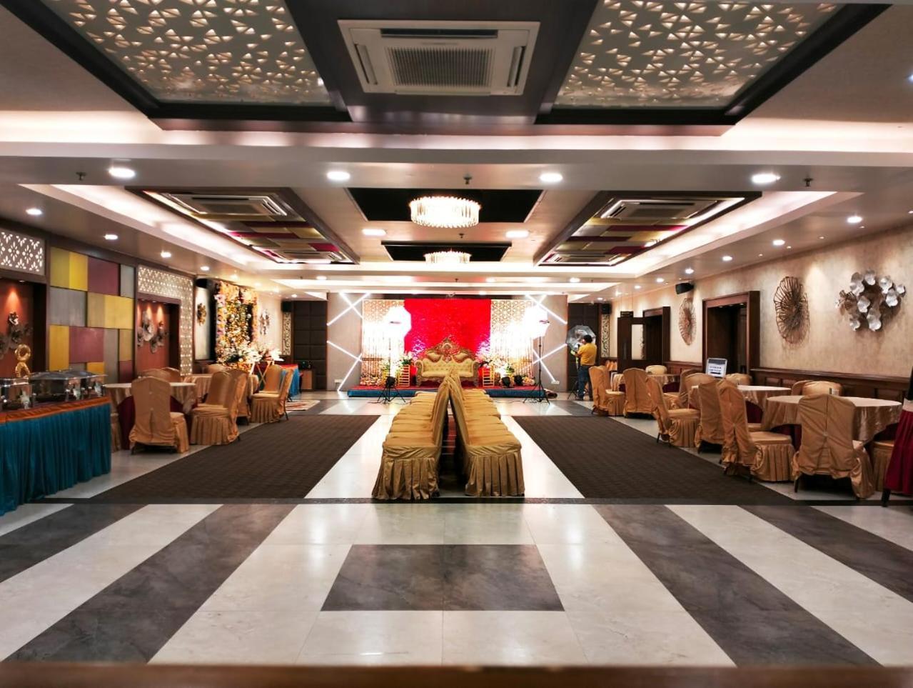 Hotel Pushpak Bhubaneswar Eksteriør billede