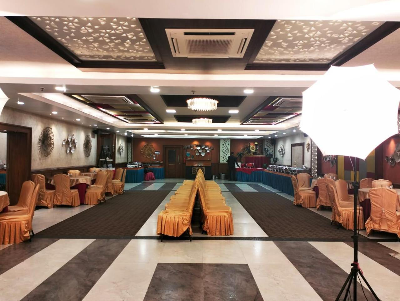 Hotel Pushpak Bhubaneswar Eksteriør billede