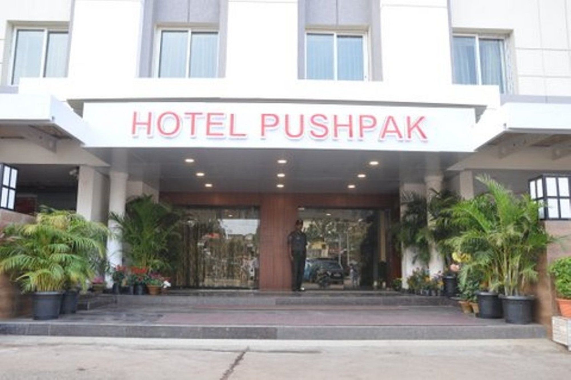 Hotel Pushpak Bhubaneswar Eksteriør billede